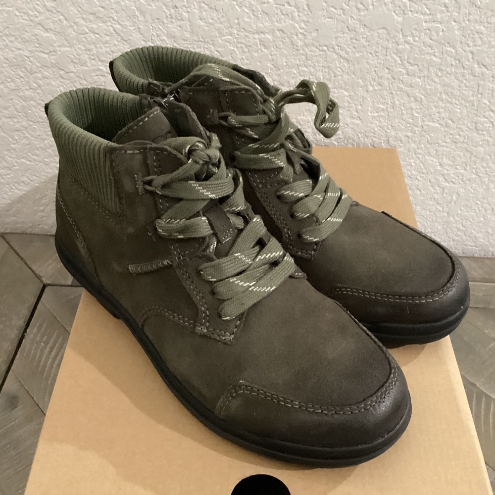 UGG® Hapsburg Waterproof Bootie (Women), size 7